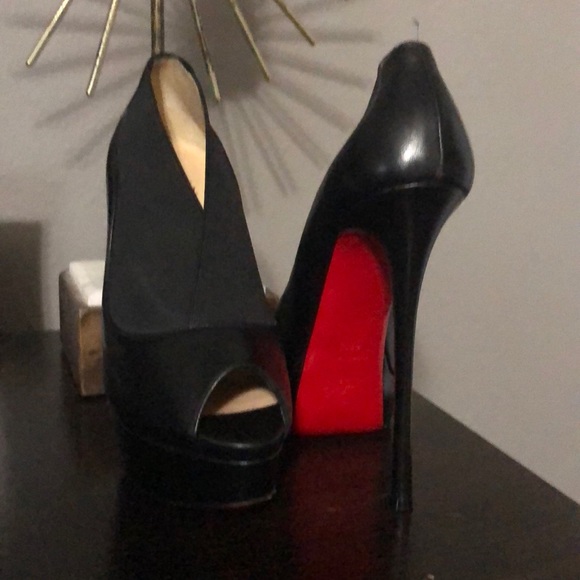 Christian Louboutin Shoes - ⚡️FLASH SALE ⚡️Stunning CL